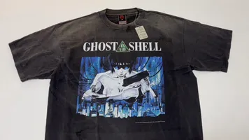 GHOST IN THE SHELL x SAINT Mxxxxxx SS TEE/BLK Classic big IP Ghost in the Shell co-branded model Sunglasses Motoko/Motoko character TEE Washed black S-XL Ghost in the Shell Sunglasses Killer Look for the cylindrical fabric without side seams. The opening is almost meaningless. Asut ready-made garments are dyed. The whole thing is sprayed with Ma Liu. Re-spray heavy fades. Collar and cuffs are frayed. Multiple hangs are broken. Extra large printing position. Authentic grade restored. Customized joint main mark/wash mark/with little angel anti-counterfeiting mark
